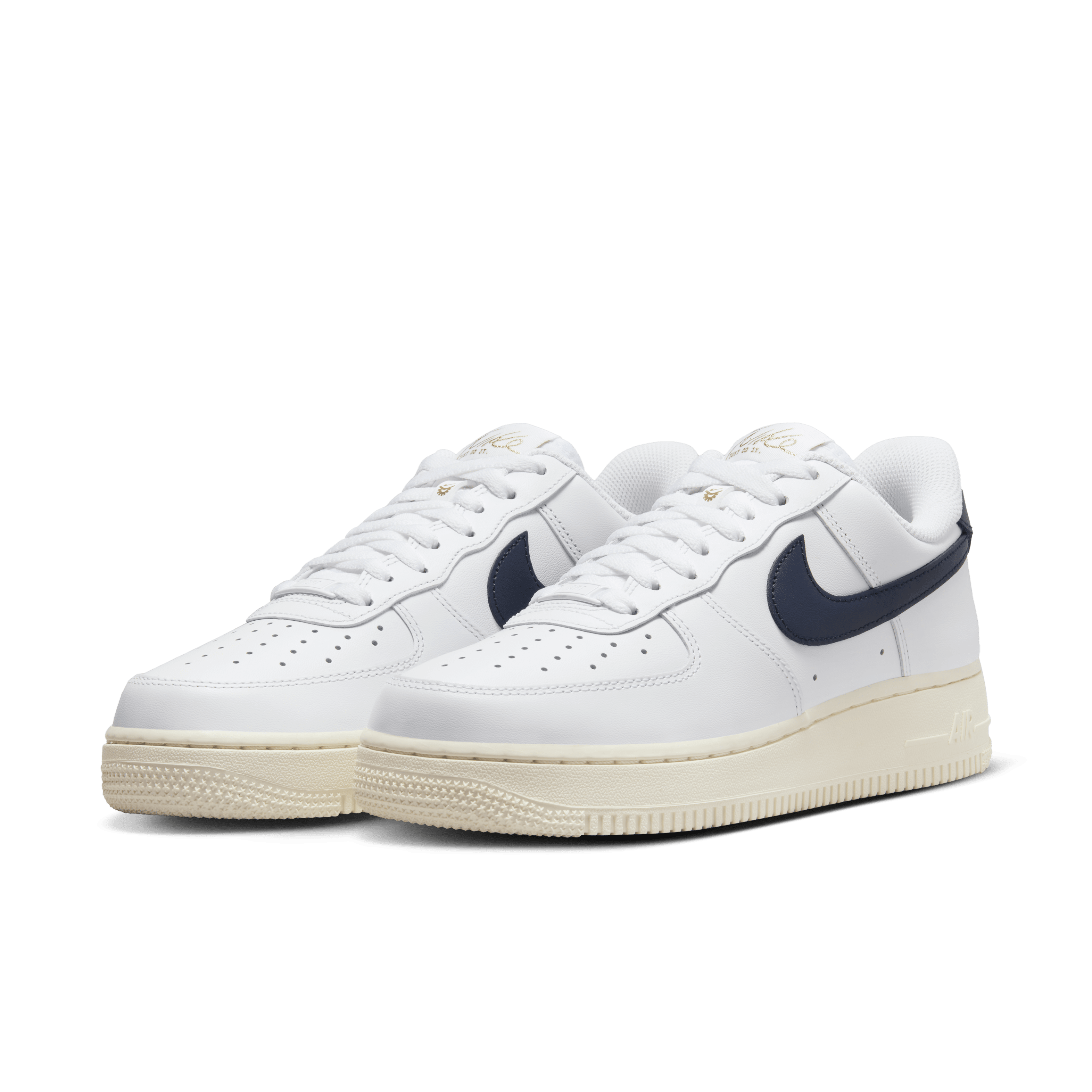 Amazon.com | Nike Men's Air Force 1 '07 Flyease Sneakers